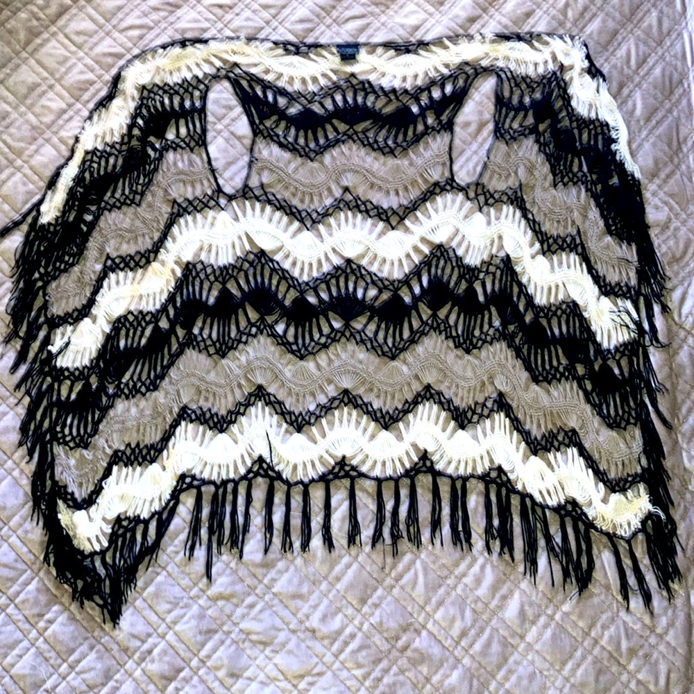 Daytrip Buckle Crocheted Kimono - Picture 2 of 7